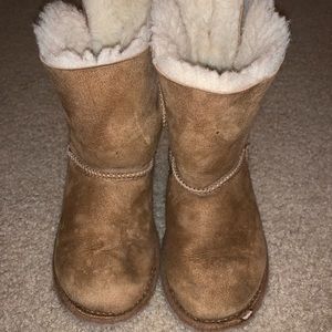 Kids chestnut uggs